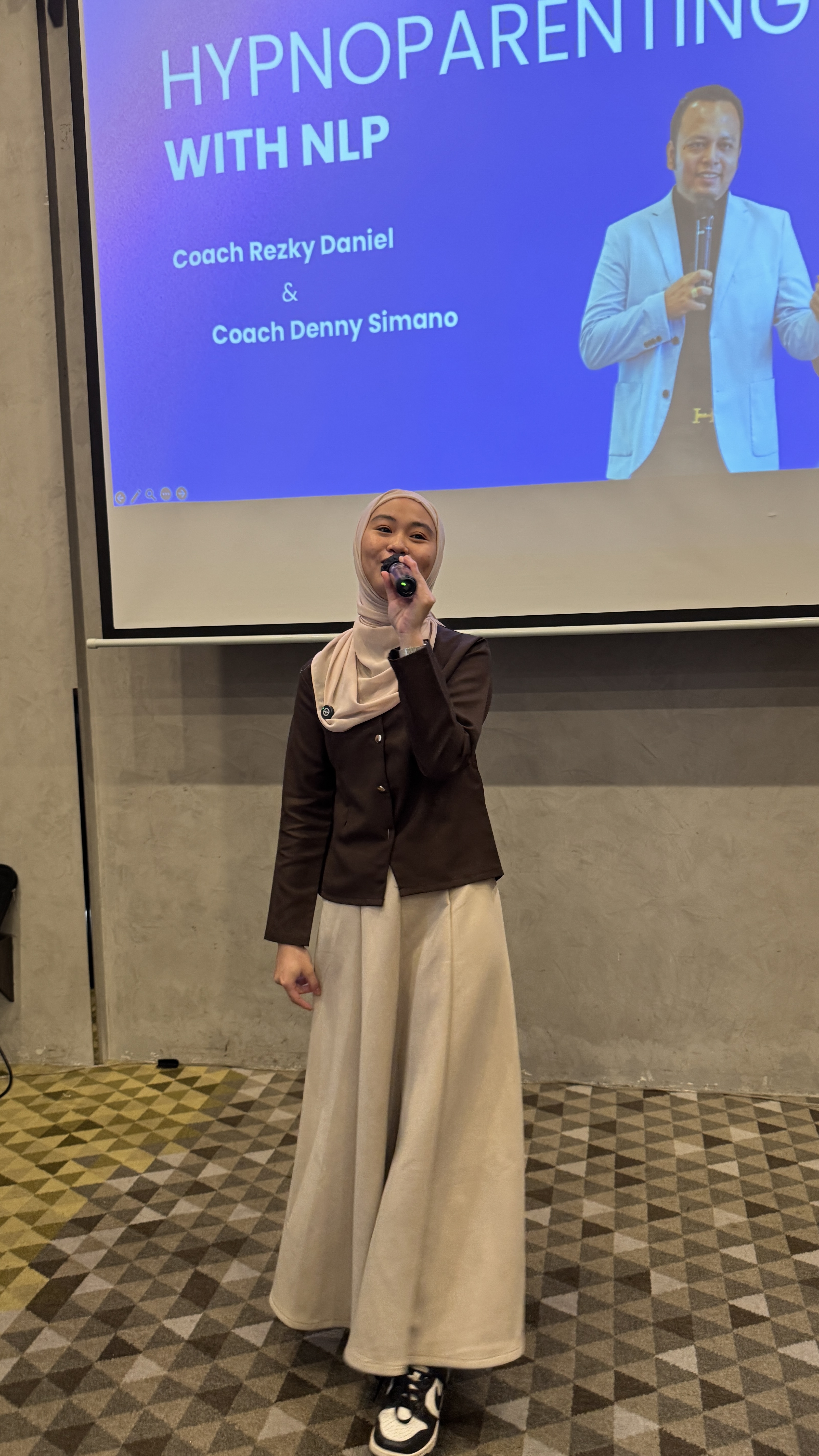 Reina in front of Hypnoparenting with NLP slide