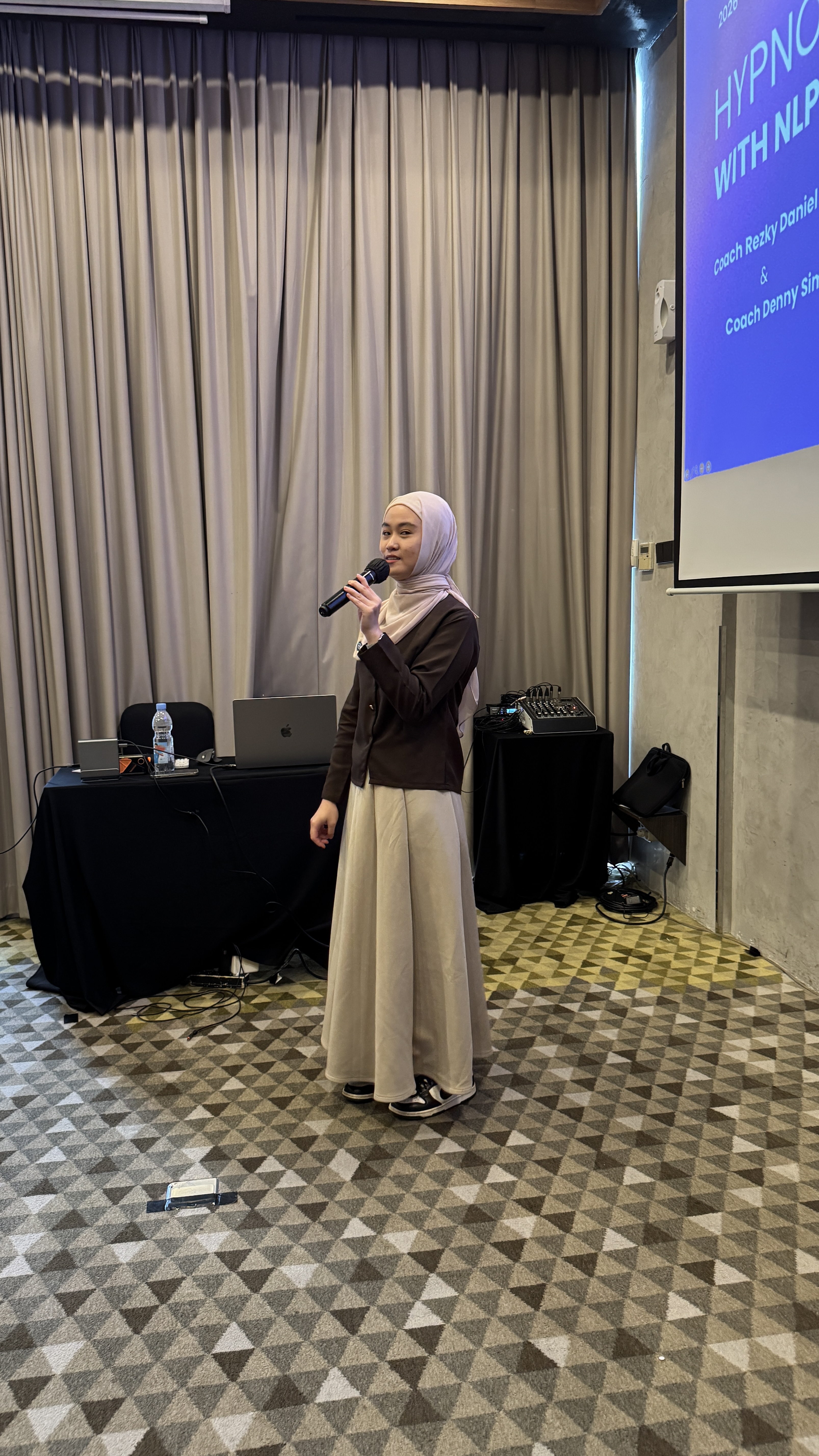 Reina presenting at Hypnoparenting with NLP