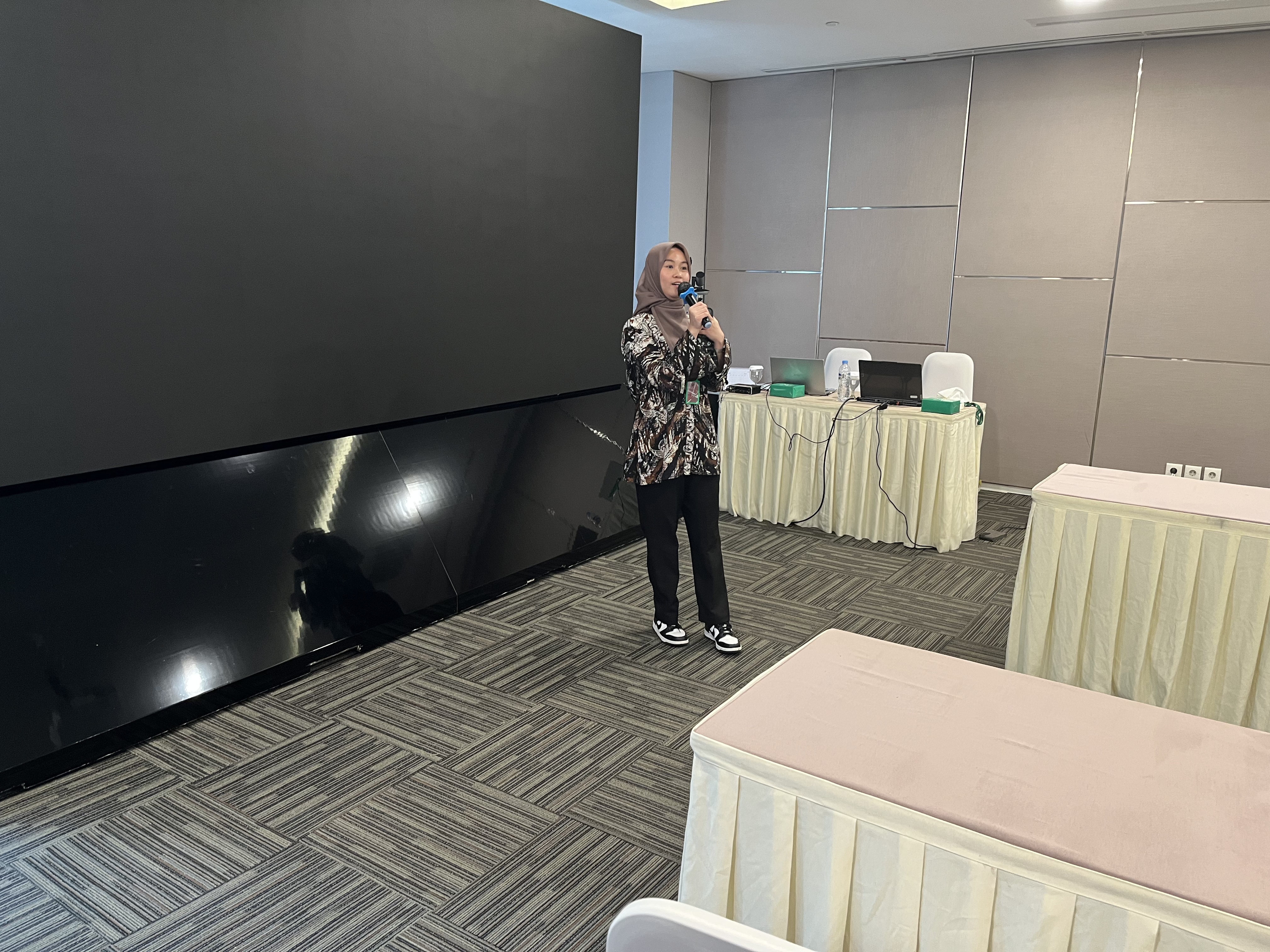Public Speaking Session - aktivitas Reina